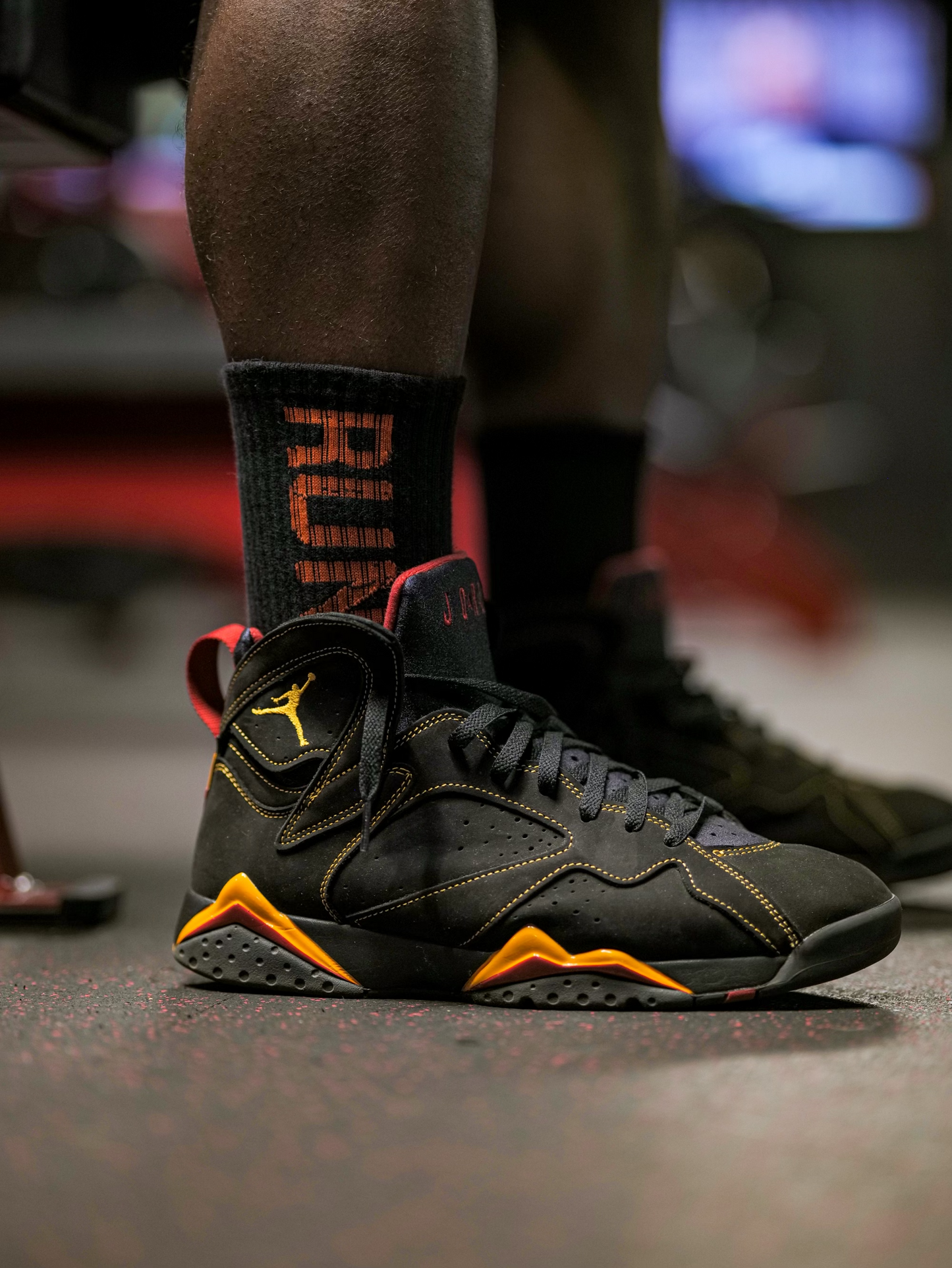 BLVCK RUN WITH THE BULLS CREW SOCKS